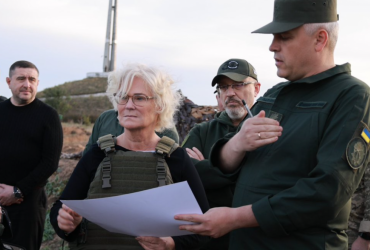 Министр обороны Германии неожиданно прибыла на юг и анонсировала поставки ПВО (фото)