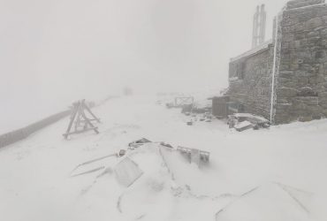 У Карпатах вдарив мороз, гори засипало снігом (фото)