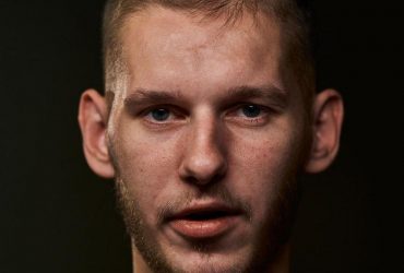 Ці очі багато бачили: фотографи показали вражаючі знімки звільненого з полону Ореста