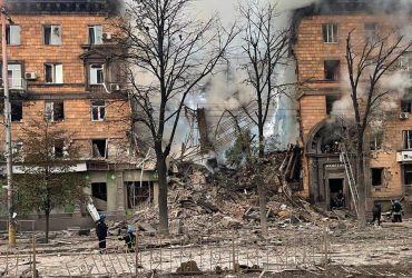 Удар оккупантов по Запорожью: известно об одной погибшей, еще 21 человека удалось спасти