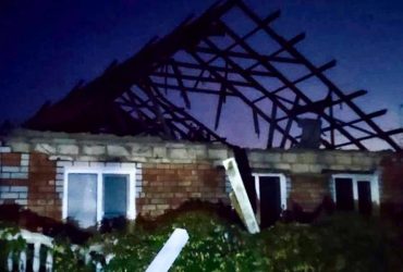 Росіяни вдарили по Дніпропетровщині з важкої артилерії та РСЗВ: є руйнування (фото)