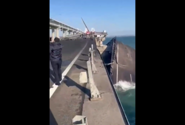 Починайте ядерну війну!: росіяни влаштували істерику в мережі через вибух на Кримському мосту (фото)