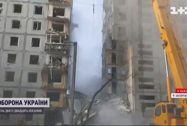 В зруйнованій вибухом багатоповерхівці Запоріжжя виявили живу жінку: пошуки тривають