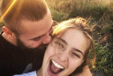 Освобожденный из плена азовец Белый стал отцом (видео)