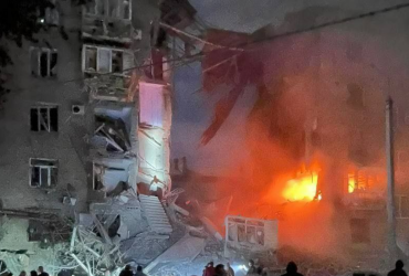 Российские оккупанты в очередной раз атаковали Запорожье ракетами: пострадали жилые дома