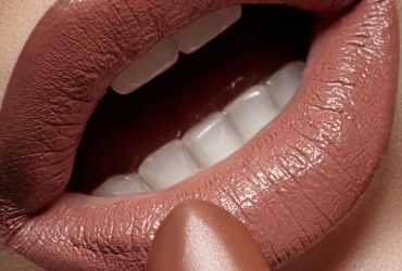Названо найневдаліший колір помади для жінок після 40 (фото)