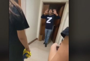 Украинцы проучили итальянца, вывесившего российский флаг у себя на балконе (видео)