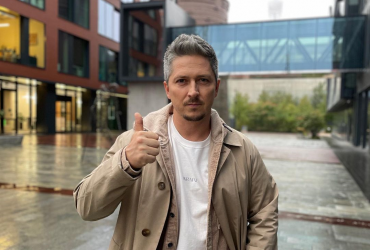 Ведучий Олександр Педан показав рідкісне фото з дружиною-красунею