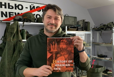 Притула відправив Ілону Маску підручник з історії України