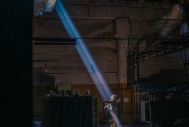 Легендарну світлину Ореста з Азовсталі розмістили на обкладинці фотокниги у США (відео)