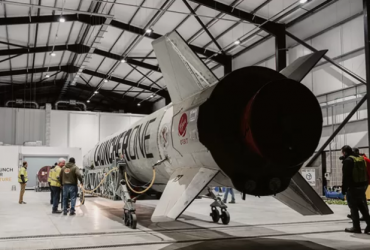 Ракету-носитель для первого в истории пуска из Британии привезли на космодром в Корнуолле (фото)