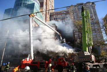 Російська атака на Київ: окупанти вдарили дронами-камікадзе по центру столиці (фоторепортаж)