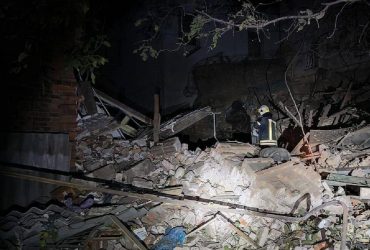 Ночью российские оккупанты выпустили ракеты С-300 по Николаеву, есть погибший (фото)