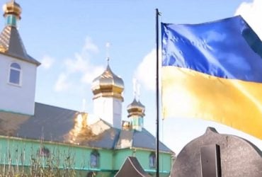 Защитника Украины отпевали под закрытой церковью: священник МП устроил скандал (видео)