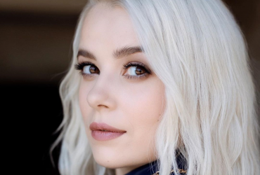 Міка Ньютон показала фото з неймовірно красивим чоловіком-американцем