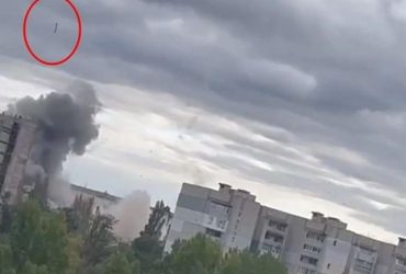 В Новой Каховке прогремели взрывы: над одним из районов поднялся дым (видео)