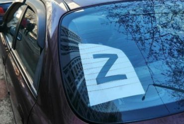 У Німеччині водій отримав штраф 4 тисячі євро за носіння символу Z на склі свого авто