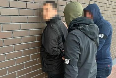 СБУ задержала депутата ОПЗЖ и столичного банкира, которые помогали уклонистам (фото)