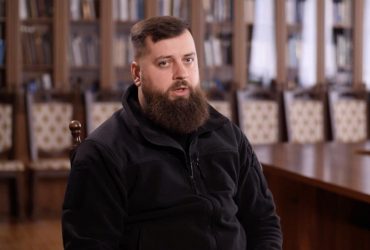 Журналисты рассказали историю священника-волонтера, спасшего от войны сотни жизней (видео)