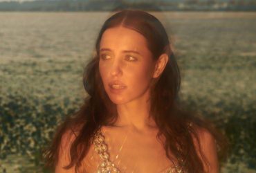 Надя Дорофеева взбудоражила сеть соблазнительным фото