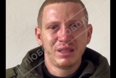 Мобік розплакався, порівнюючи український полон з цукерками і російську армію (відео)