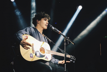 TikTok-сенсація ENLEO потужно переспівав Take me to church українською (відео)