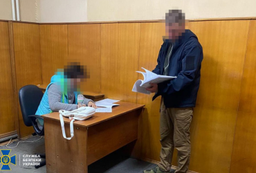 Жителька Миколаєва полювала за місцями дислокації бойових літаків ЗСУ (фото)