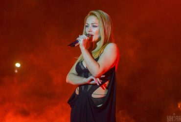 Тина Кароль сделала заявление о своих русскоязычных песнях