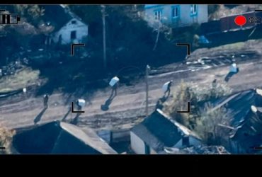 Російські війська тікали від ЗСУ з мішками награбованого на спинах (фото)