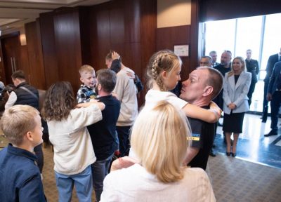 Фото Звільнені з полону командири з ''Азовсталі'', які перебувають у Туреччині, зустрілися зі своїми родинами 03 жовтня 2022