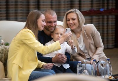 Фото Звільнені з полону командири з ''Азовсталі'', які перебувають у Туреччині, зустрілися зі своїми родинами 03 жовтня 2022