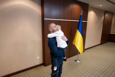 Фото Звільнені з полону командири з ''Азовсталі'', які перебувають у Туреччині, зустрілися зі своїми родинами 03 жовтня 2022