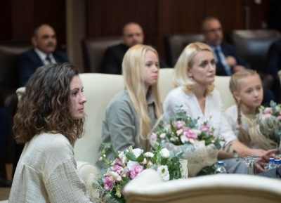 Фото Звільнені з полону командири з ''Азовсталі'', які перебувають у Туреччині, зустрілися зі своїми родинами 03 жовтня 2022