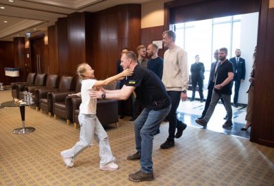 Фото Звільнені з полону командири з ''Азовсталі'', які перебувають у Туреччині, зустрілися зі своїми родинами 03 жовтня 2022