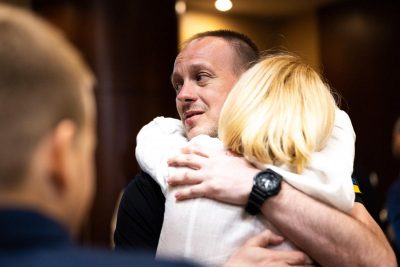 Фото Звільнені з полону командири з ''Азовсталі'', які перебувають у Туреччині, зустрілися зі своїми родинами 03 жовтня 2022