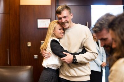 Фото Звільнені з полону командири з ''Азовсталі'', які перебувають у Туреччині, зустрілися зі своїми родинами 03 жовтня 2022