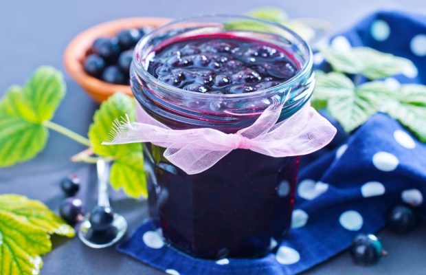 Как заморозить и хранить черную смородину: раскрываем все секреты
