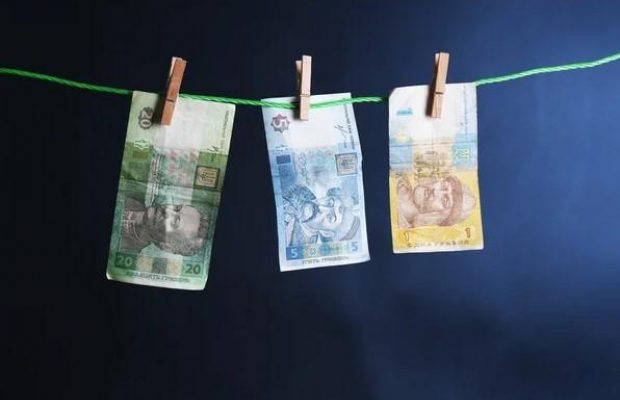 Випрали купюри в машинці: як просушити гроші, не пошкодивши їх