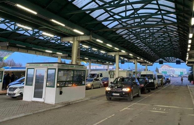 В Украине хотят разрешить выезд мужчинам за границу, но есть условия