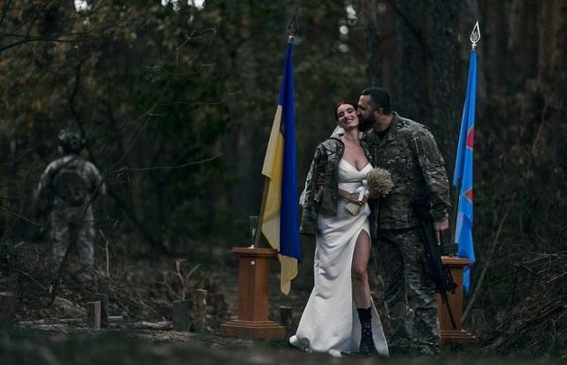 Відома українська снайперка Емеральд зіграла весілля на прифронтовій Харківщині (фото, відео)