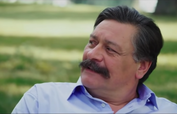 Шеф-кухар з серіалу "Кухня" відкрито засудив війну в Україні (відео)