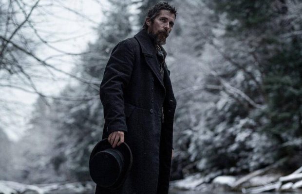 Вышел трейлер триллера "Бледно-голубой глаз" с Кристианом Бэйлом от Netflix (видео)