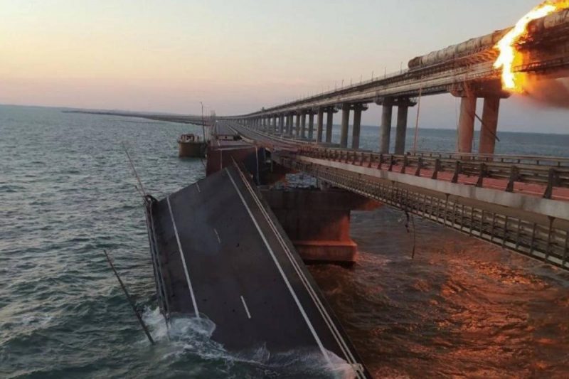 Подрыв Крымского моста: грузовик якобы использовали "вслепую" / фото с паблика kerch_most_ru Подрыв Крымского моста: грузовик якобы использовали "вслепую" / фото с паблика kerch_most_ru