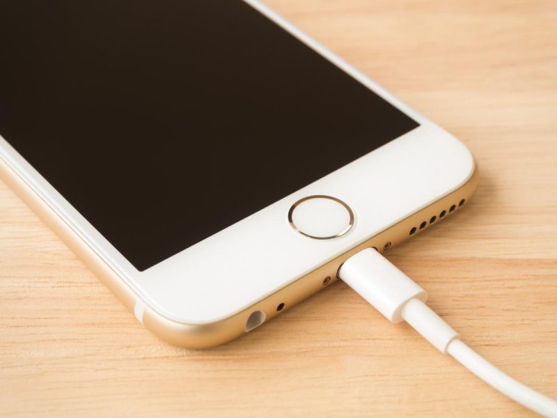 Apple подтвердила, что будущие айфоны перейдут с Lightning на USB-C / фото ua.depositphotos.com Apple подтвердила, что будущие айфоны перейдут с Lightning на USB-C / фото ua.depositphotos.com