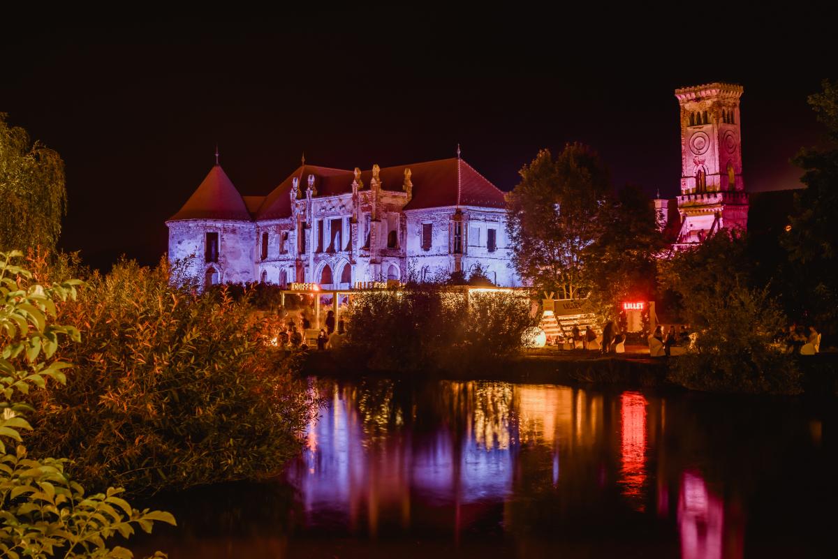 Замок Банффі неподалік від Клужу / фото Andivanca / en.wikipedia.org Замок Банффі неподалік від Клужу / фото Andivanca / en.wikipedia.org