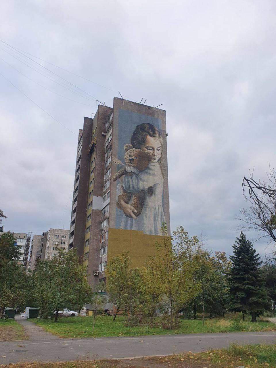 Russian invaders completely destroyed the famous mural in Mariupol / photo Mariupol City Council