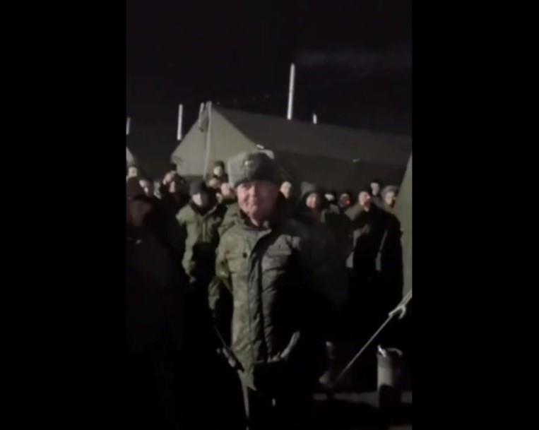 В РФ "мобики" обругали и выгнали генерала / скриншот В РФ "мобики" обругали и выгнали генерала / скриншот
