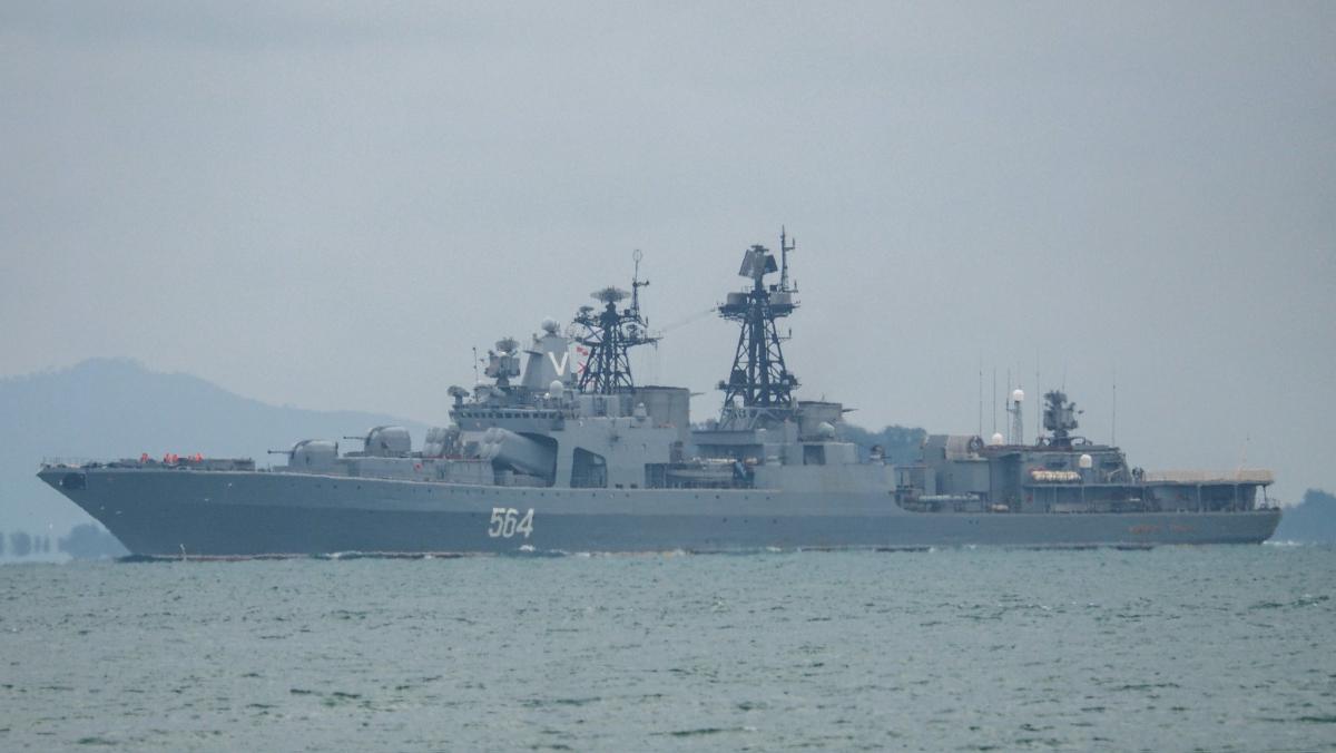 Rорабли РФ из Владивостока, которые должны были обстреливать Украину, возвращаются домой / фото Twitter/Straits Sights.
