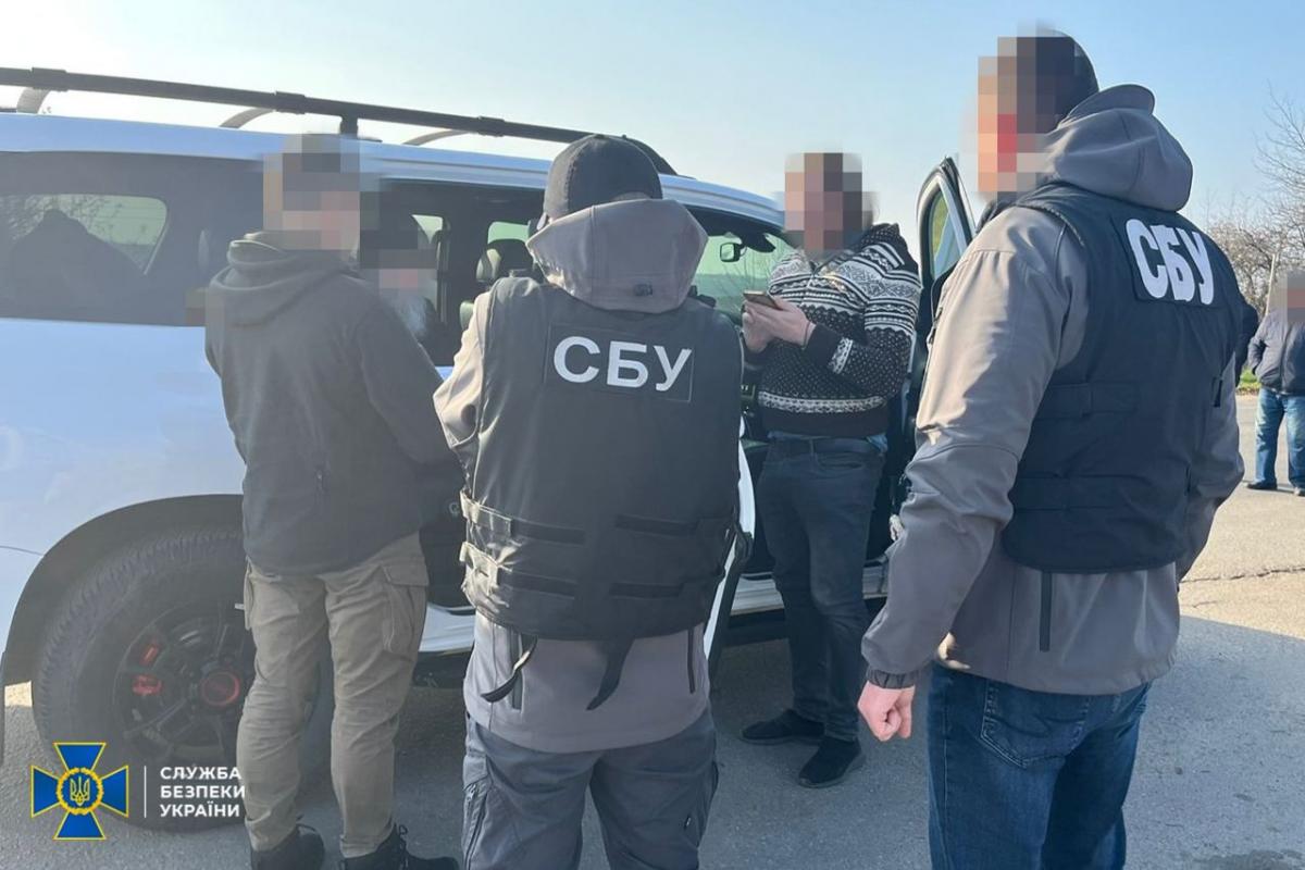 Кадры с места вручения подозрения / СБУ Кадры с места вручения подозрения / СБУ