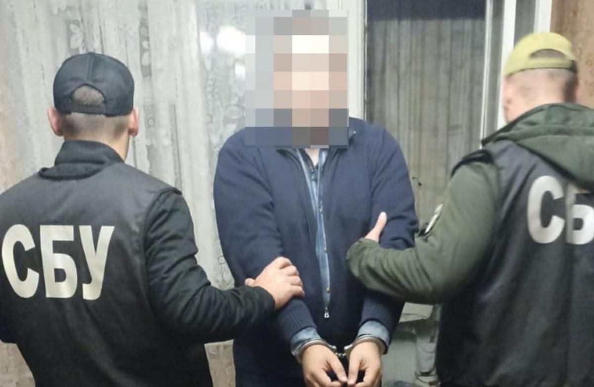 У Миколаєві затримали коригувальника, який працював на Росію / фото СБУ У Миколаєві затримали коригувальника, який працював на Росію / фото СБУ